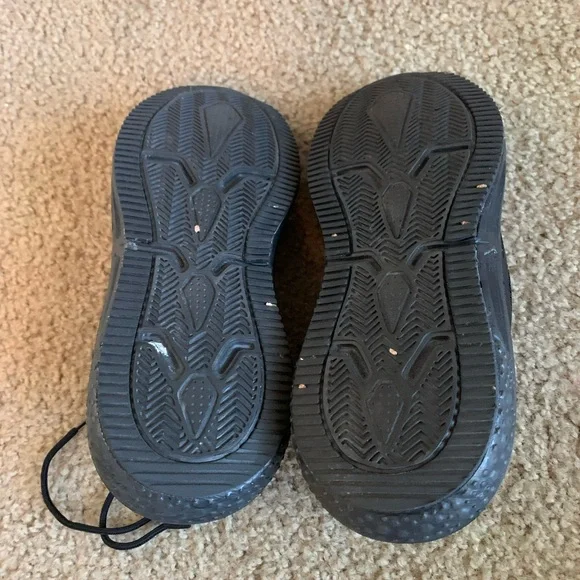 Reek Unisex Black Sneakers - Picture 3 of 4